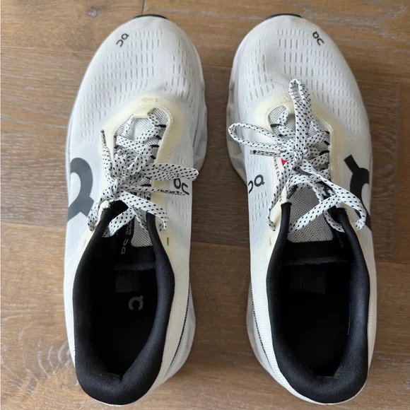 On Running Women's Sneakers - White and Black - Picture 4 of 7